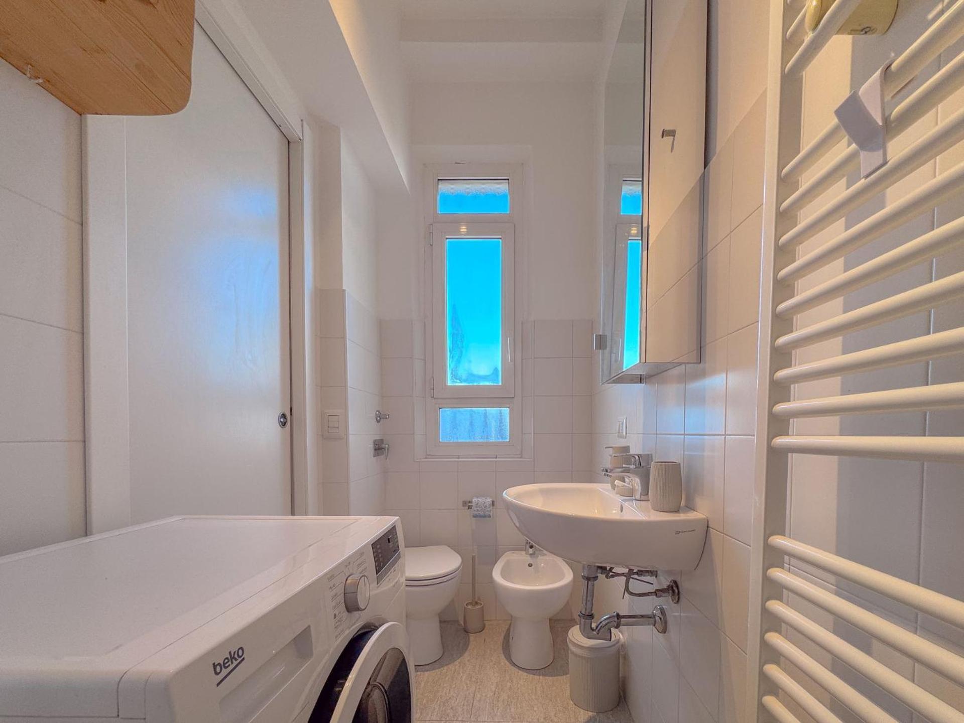 Spacious With Romantic Balcony And 2 Bathrooms * Mailand