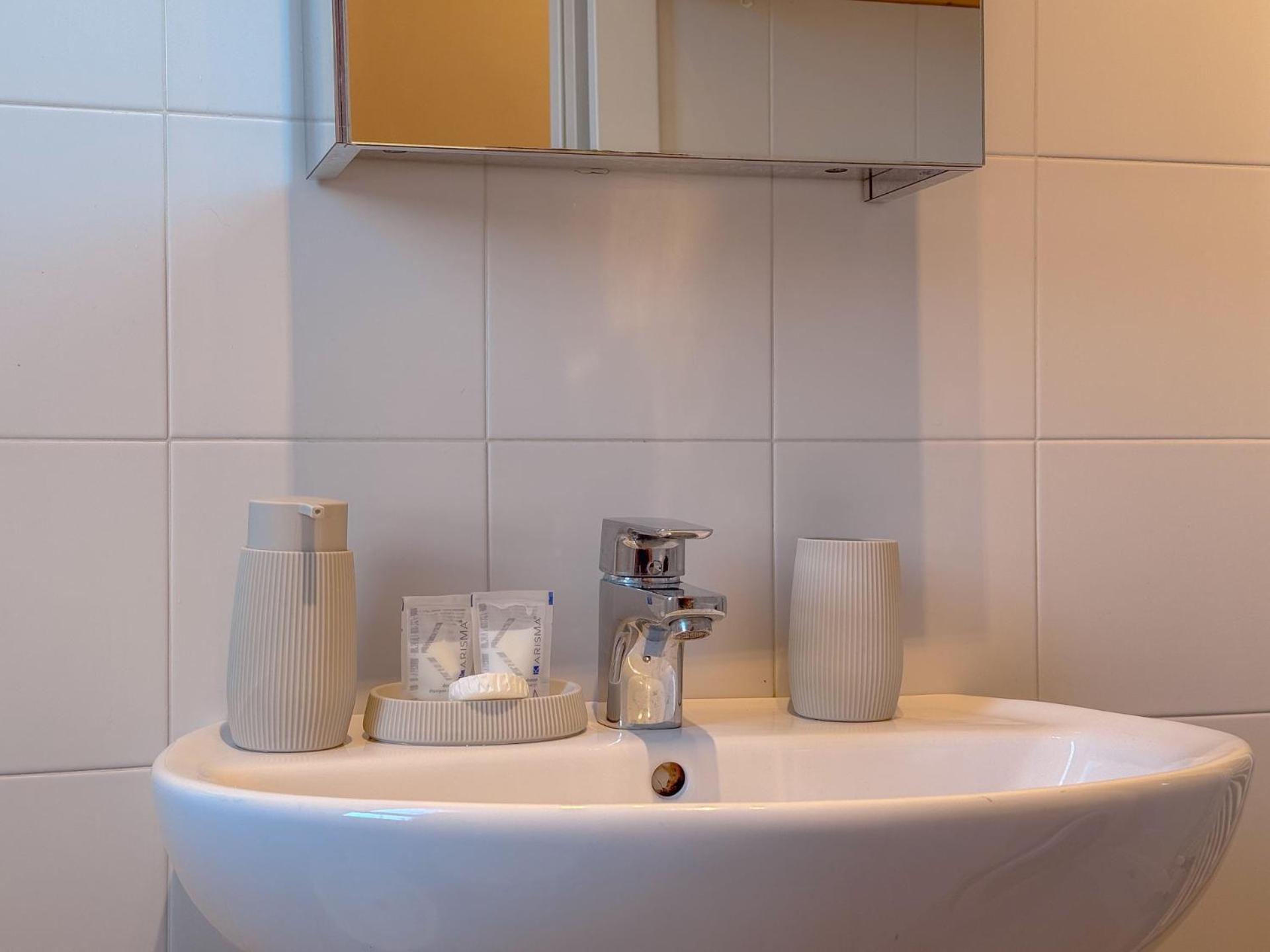 Spacious With Romantic Balcony And 2 Bathrooms Apartment Mailand