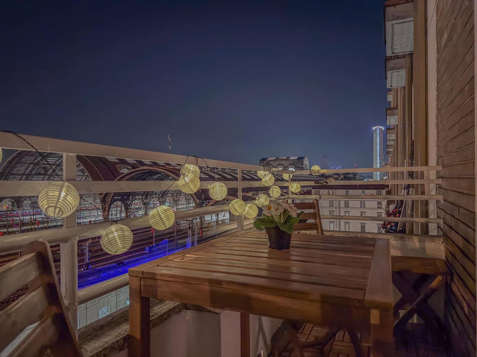 Spacious With Romantic Balcony And 2 Bathrooms Apartment