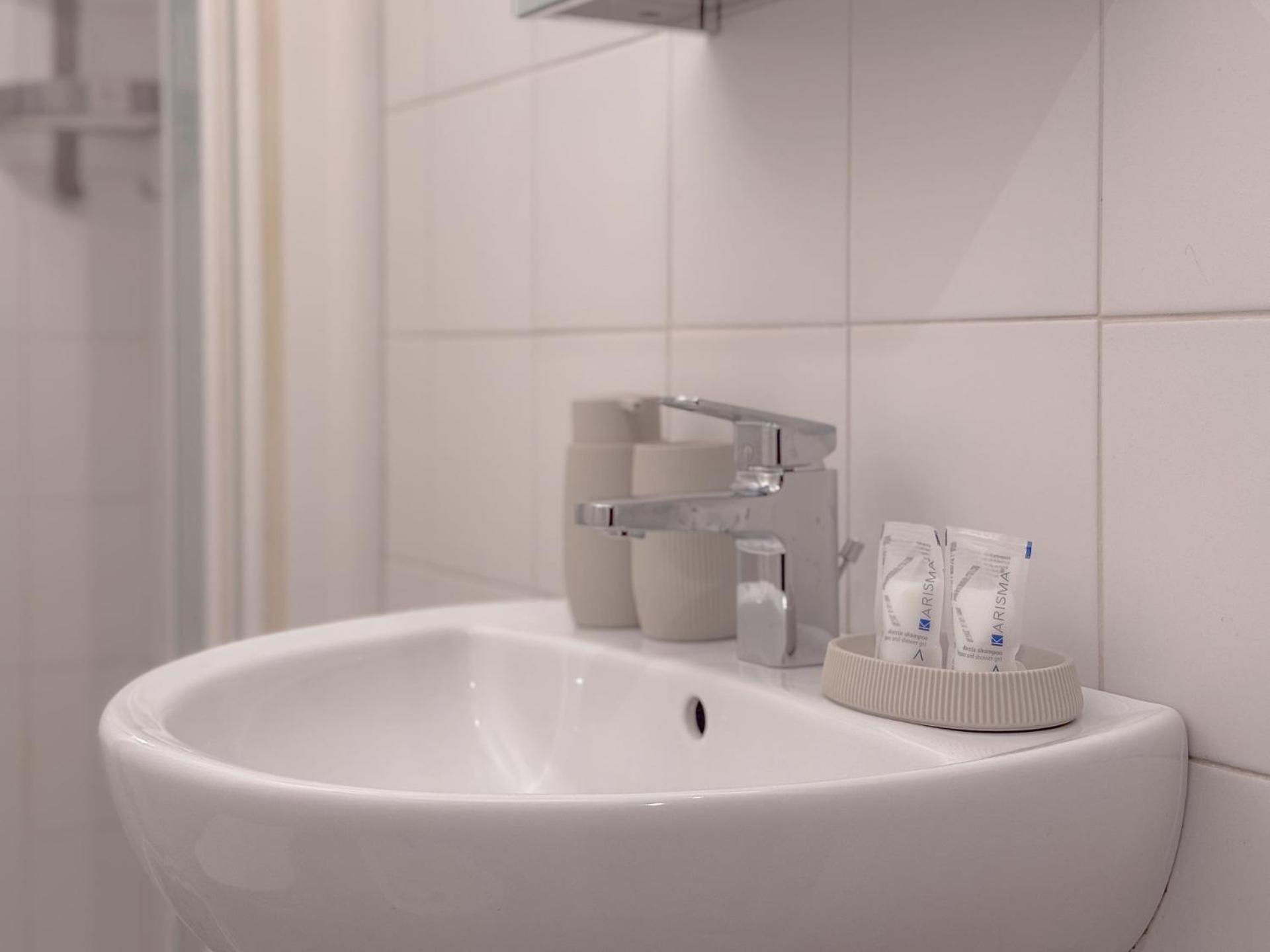 Spacious With Romantic Balcony And 2 Bathrooms Apartment