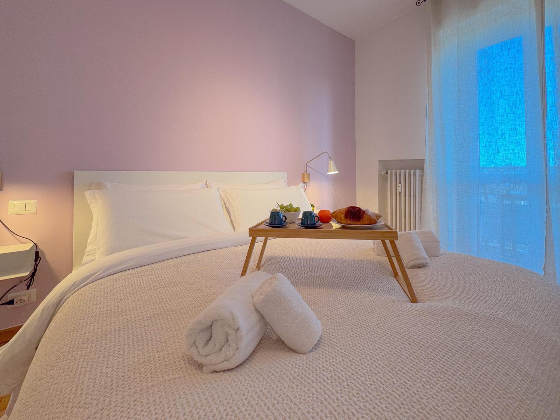 Spacious With Romantic Balcony And 2 Bathrooms Mailand