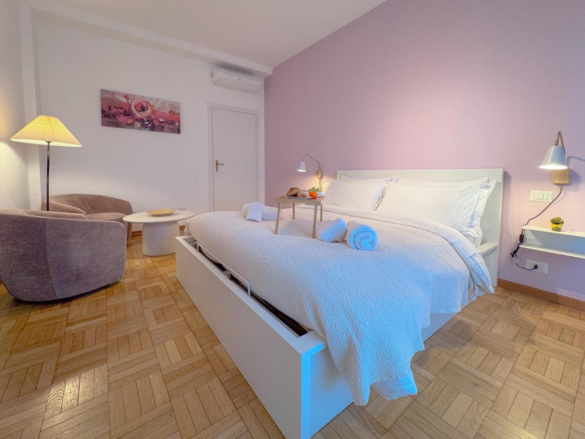 Spacious With Romantic Balcony And 2 Bathrooms Apartment