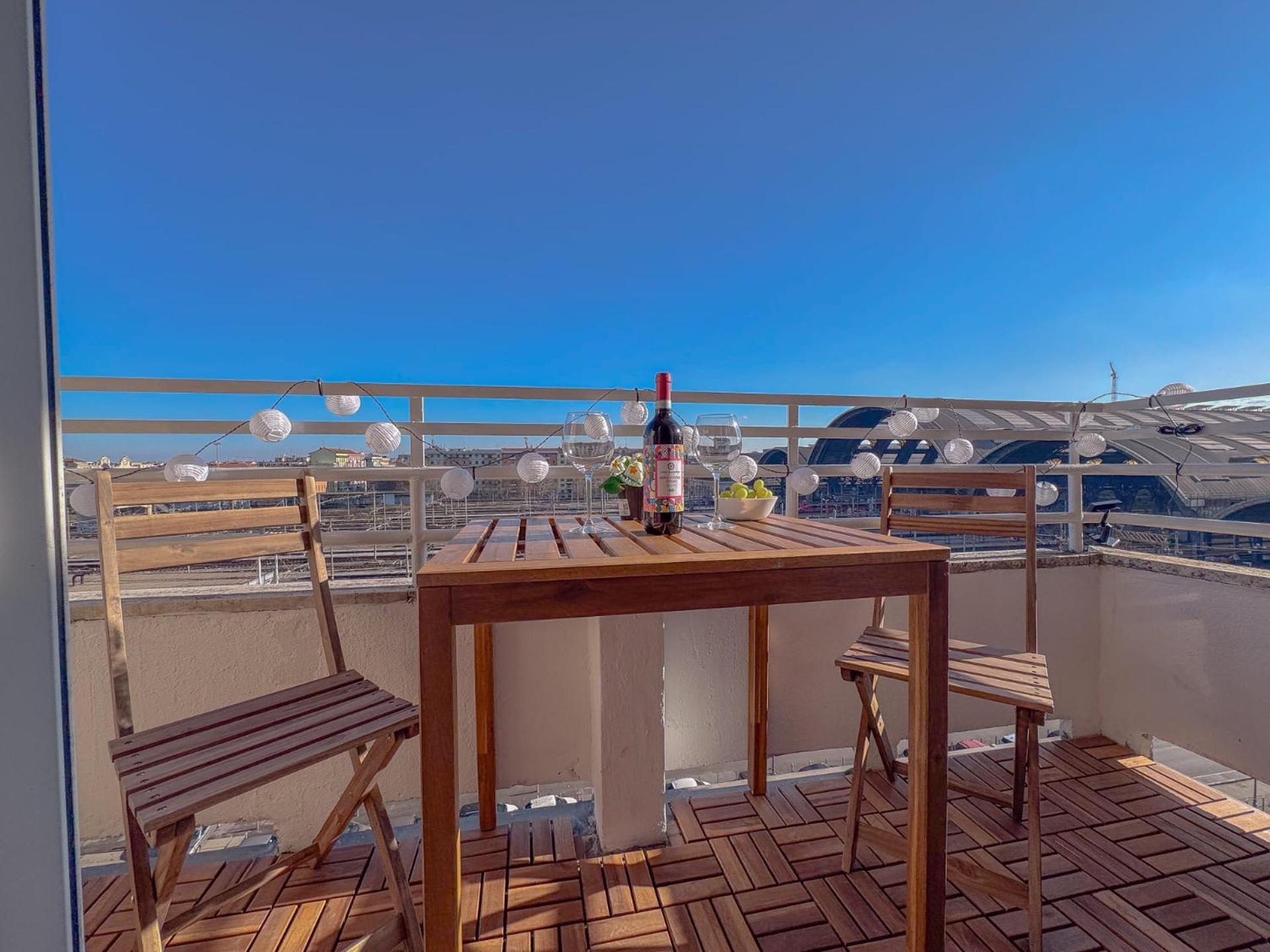 Spacious With Romantic Balcony And 2 Bathrooms Mailand
