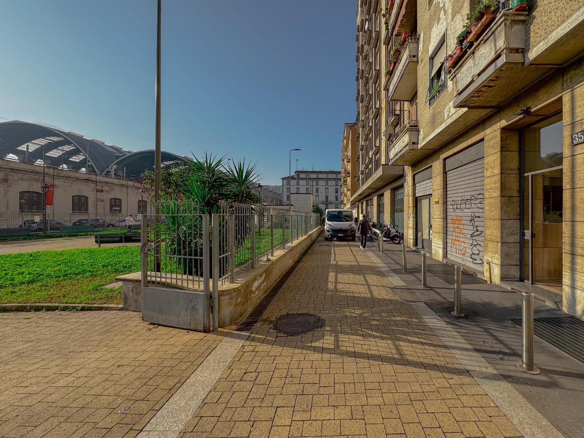 Spacious With Romantic Balcony And 2 Bathrooms Apartment Mailand